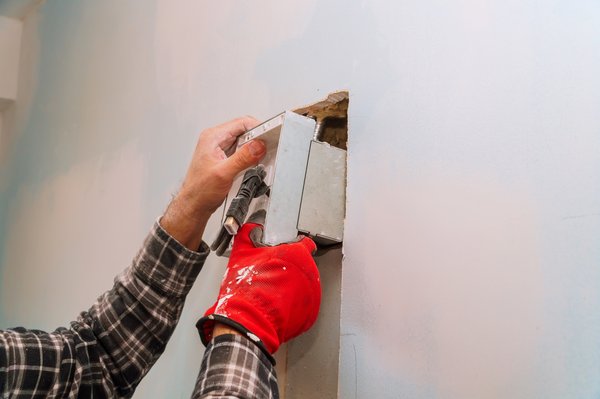 Bien choisir sa cheville placo pour charges lourdes : guide pratique